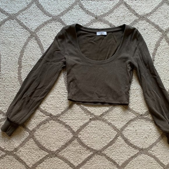 Puff sleeve long sleeve crop top (WILL STEAM BEFORE SENDING OUT) - Picture 1 of 2